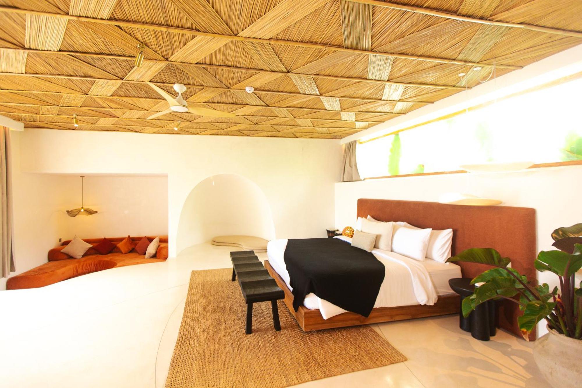 Oshom Bali At Nuanu Creative City Табанан Номер фото